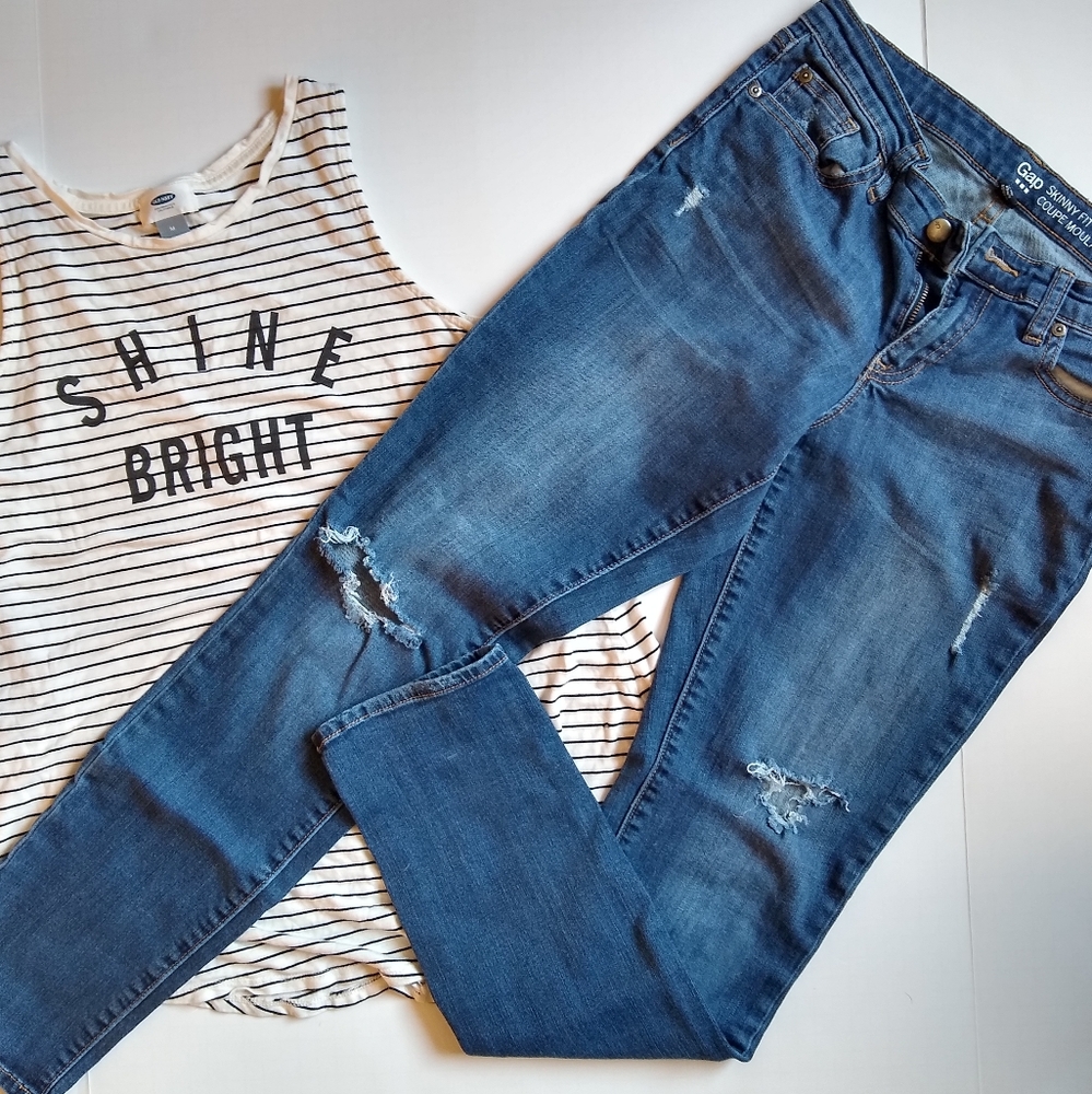 Distressed skinny jeans